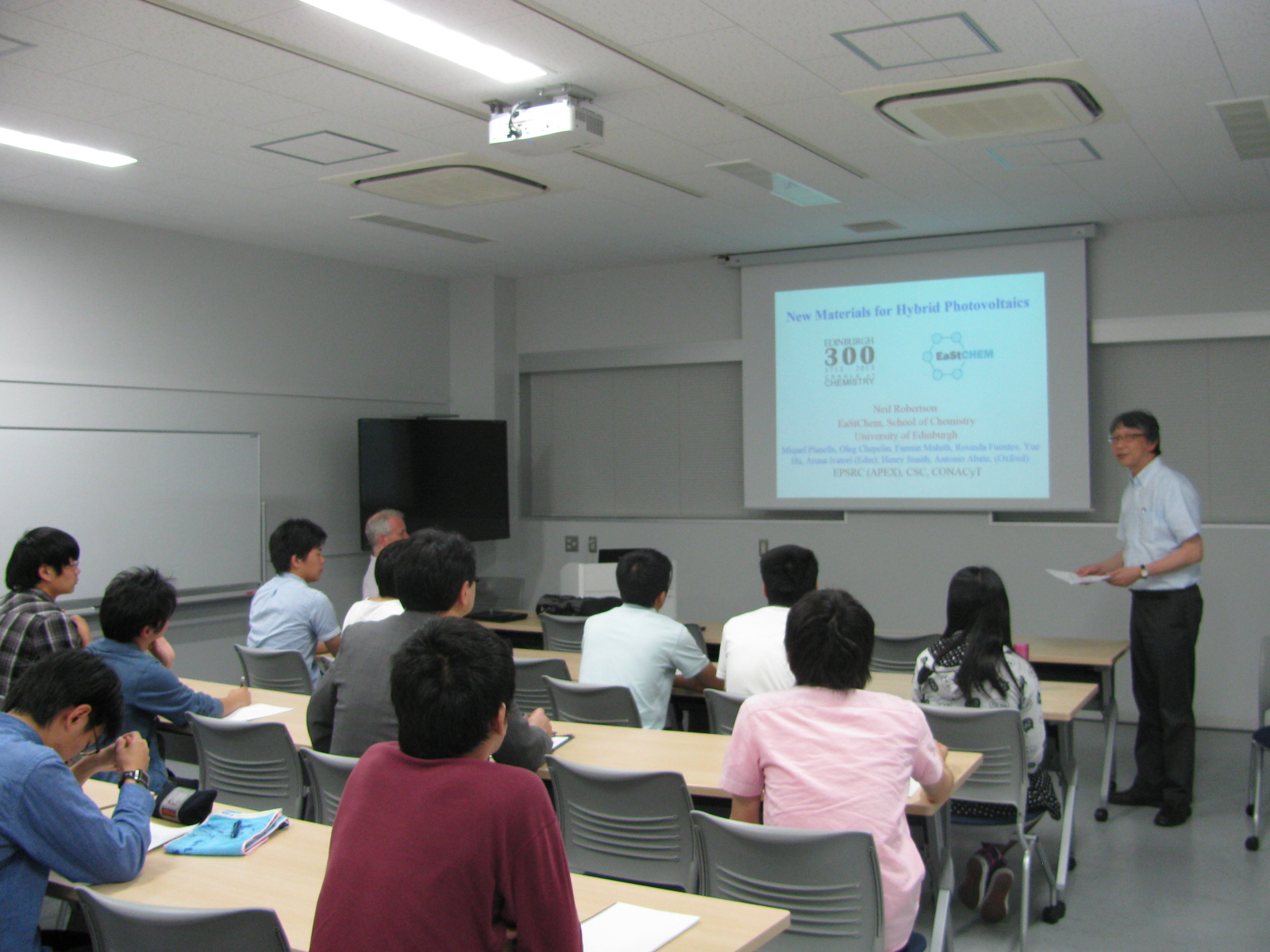 Dr.Robertson's visit to Awaga Group, Nagoya University, Japan